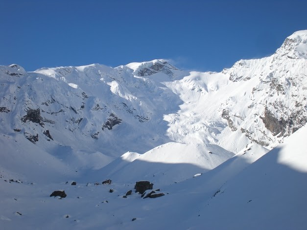 La Punta Grober con il Rifugio Zamboni Zappa piccolo in basso.