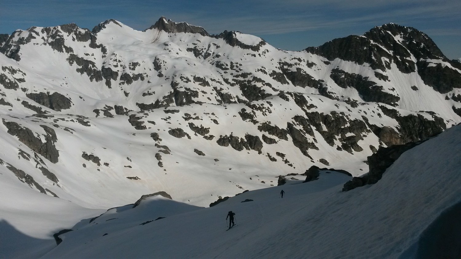 arrivée des 2 autres skieurs montées par l autre versant