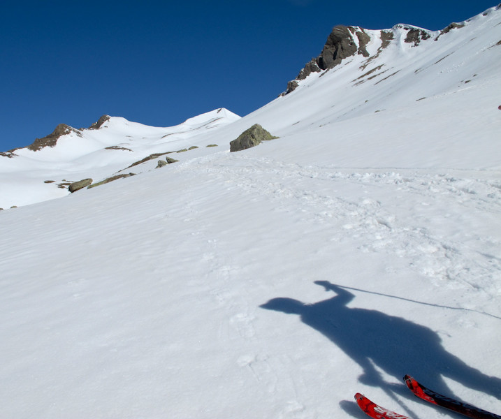 Pic Blanc, vue après avoir traversé la route (enneigée) du galibier (2424)