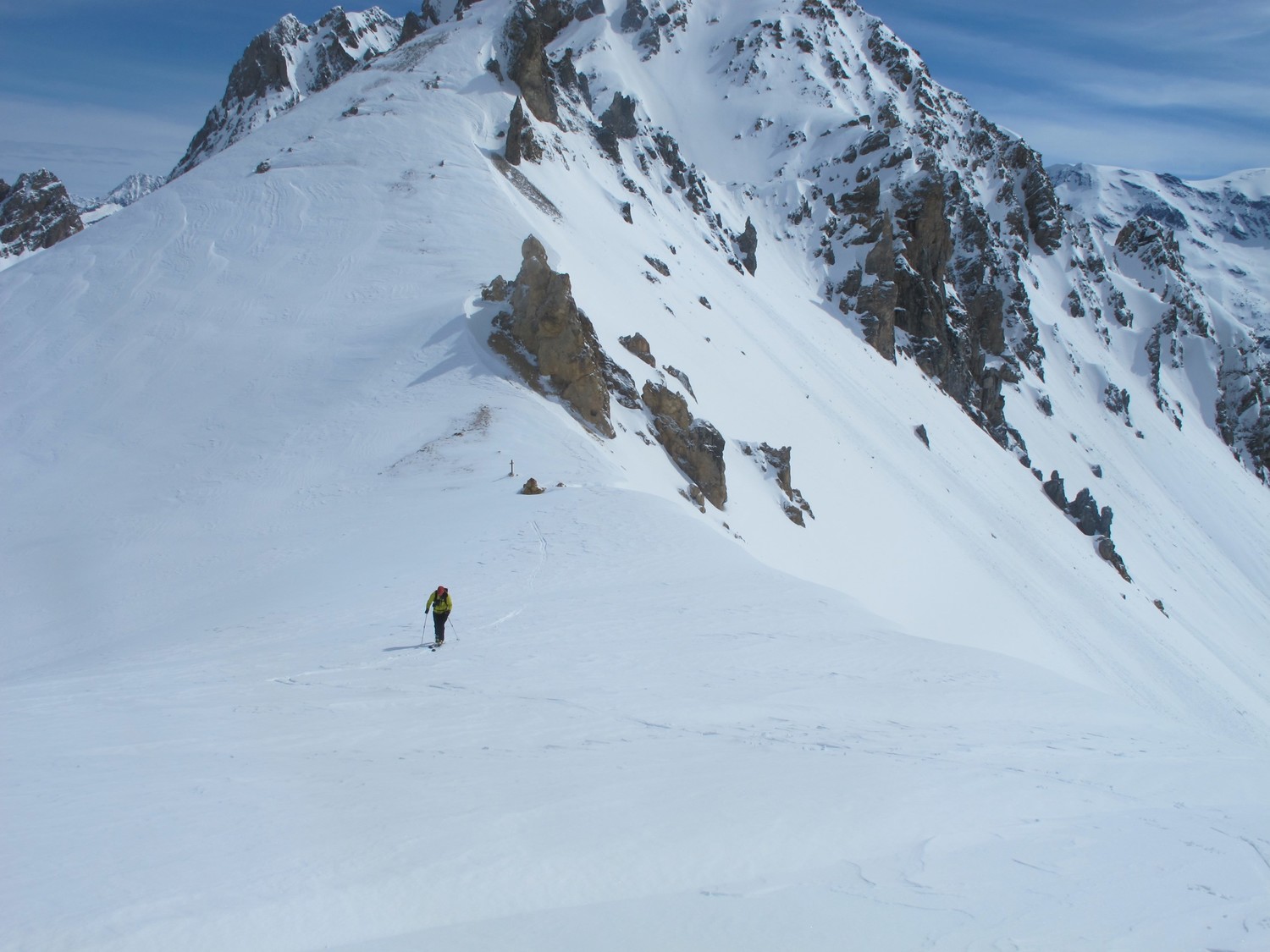 Remontée du col rouge jusqu'à la crête