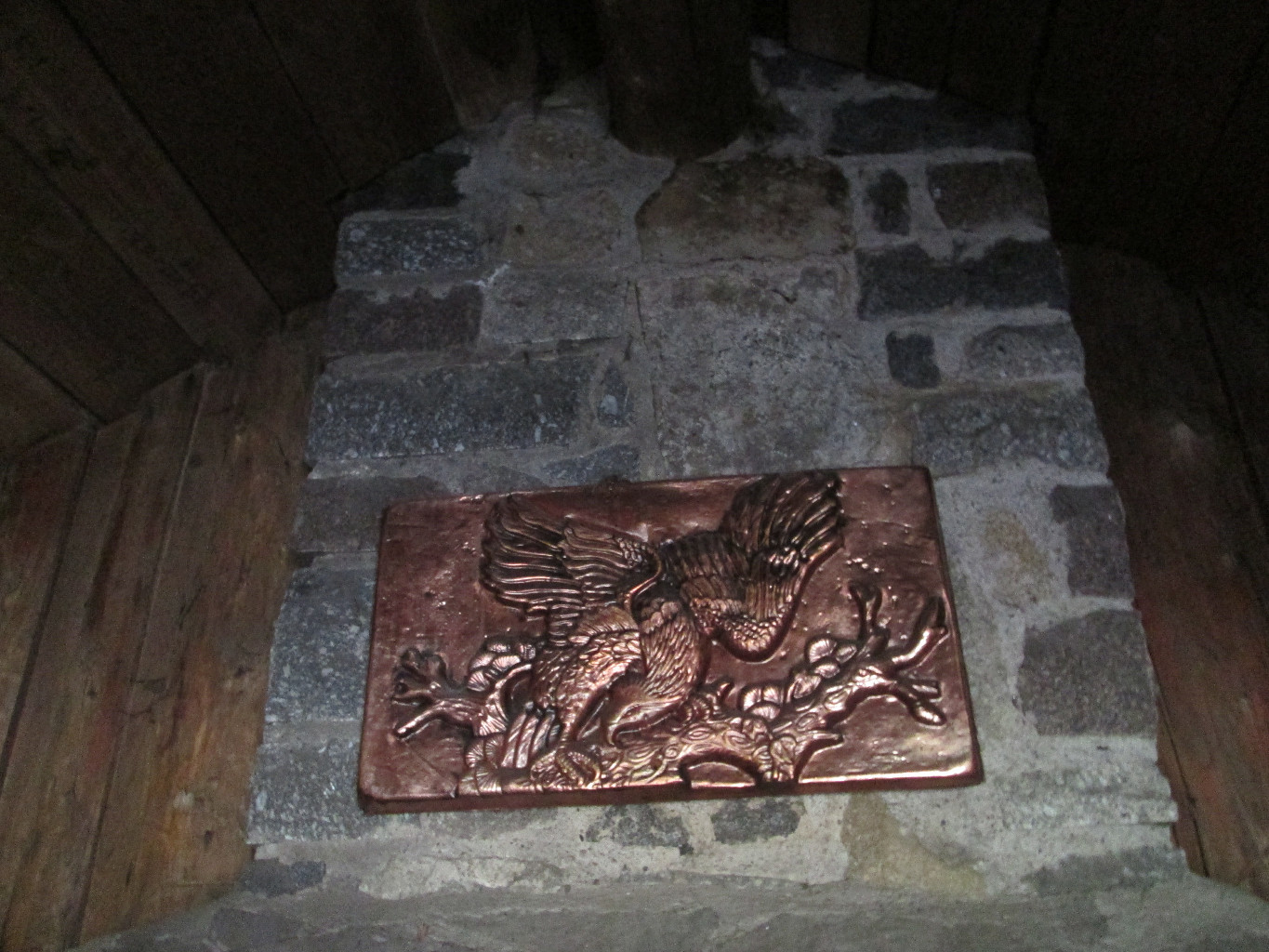 Cuivre décoratif au dessus de la cheminée