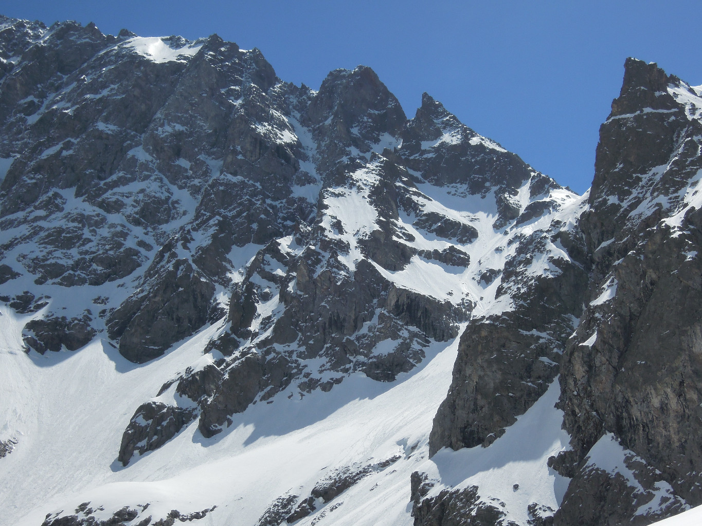 Le couloir NW repéré depuis le pied du Berchon de Chauvetane au début de la semaine