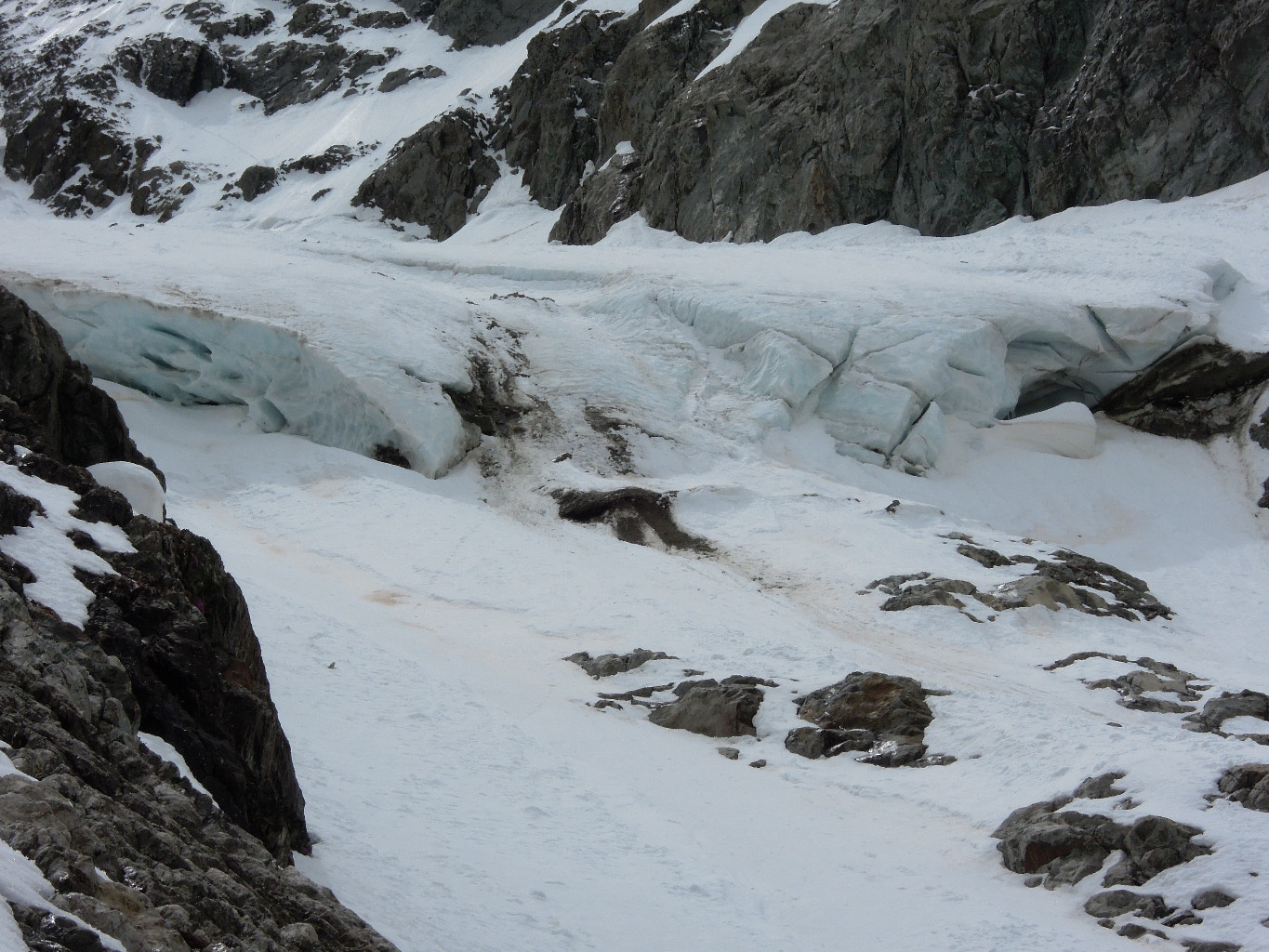 ... et le front du petit glacier sous la brèche de Philippe (qui me semble perdre de l'épaisseur)
