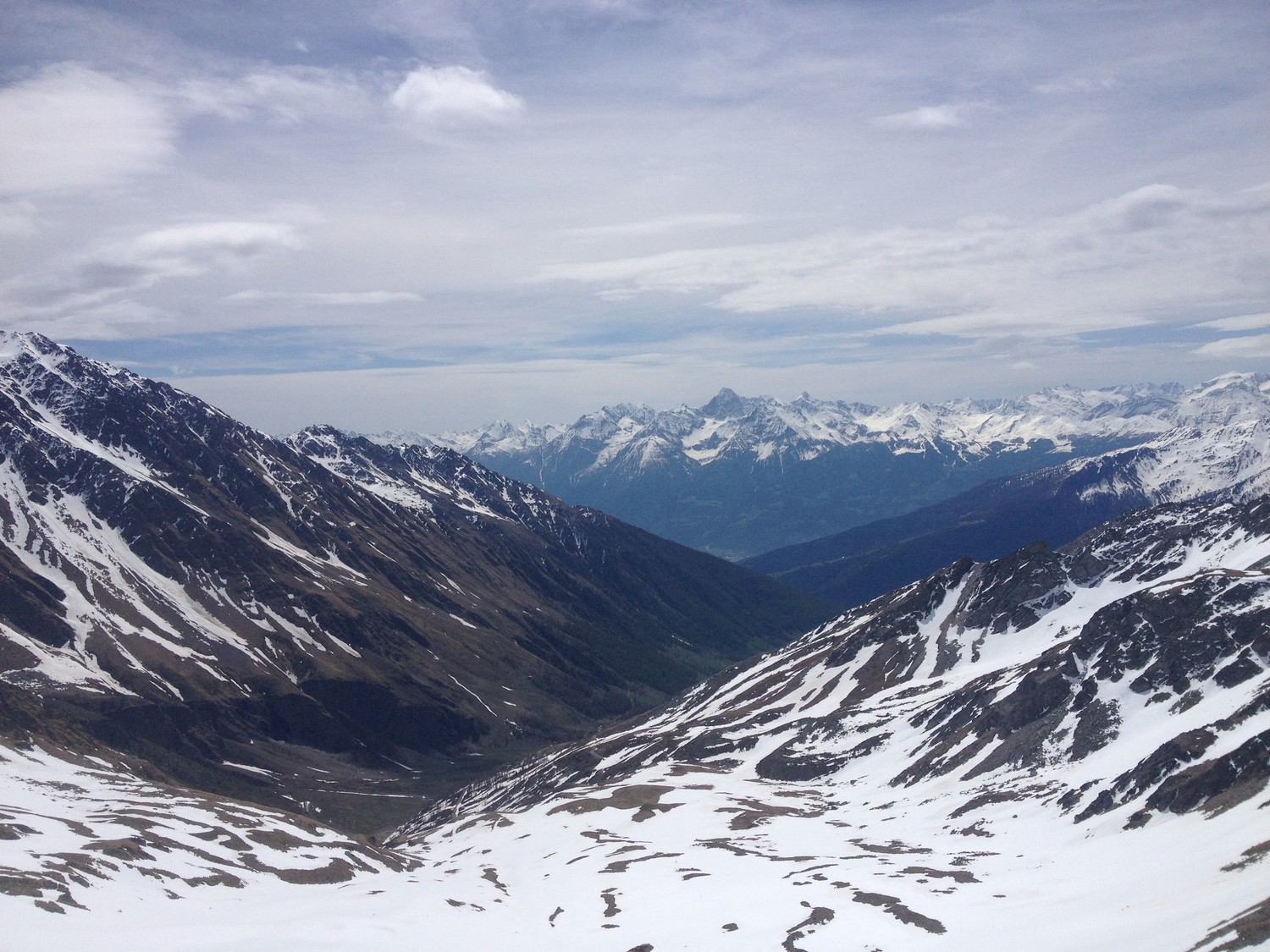 Vue sur l'Italie depuis le col sud de Menouve