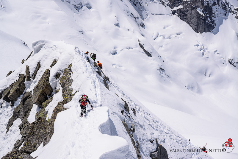 ultimi metri per raggiungere la vetta della Cima di Rosso
