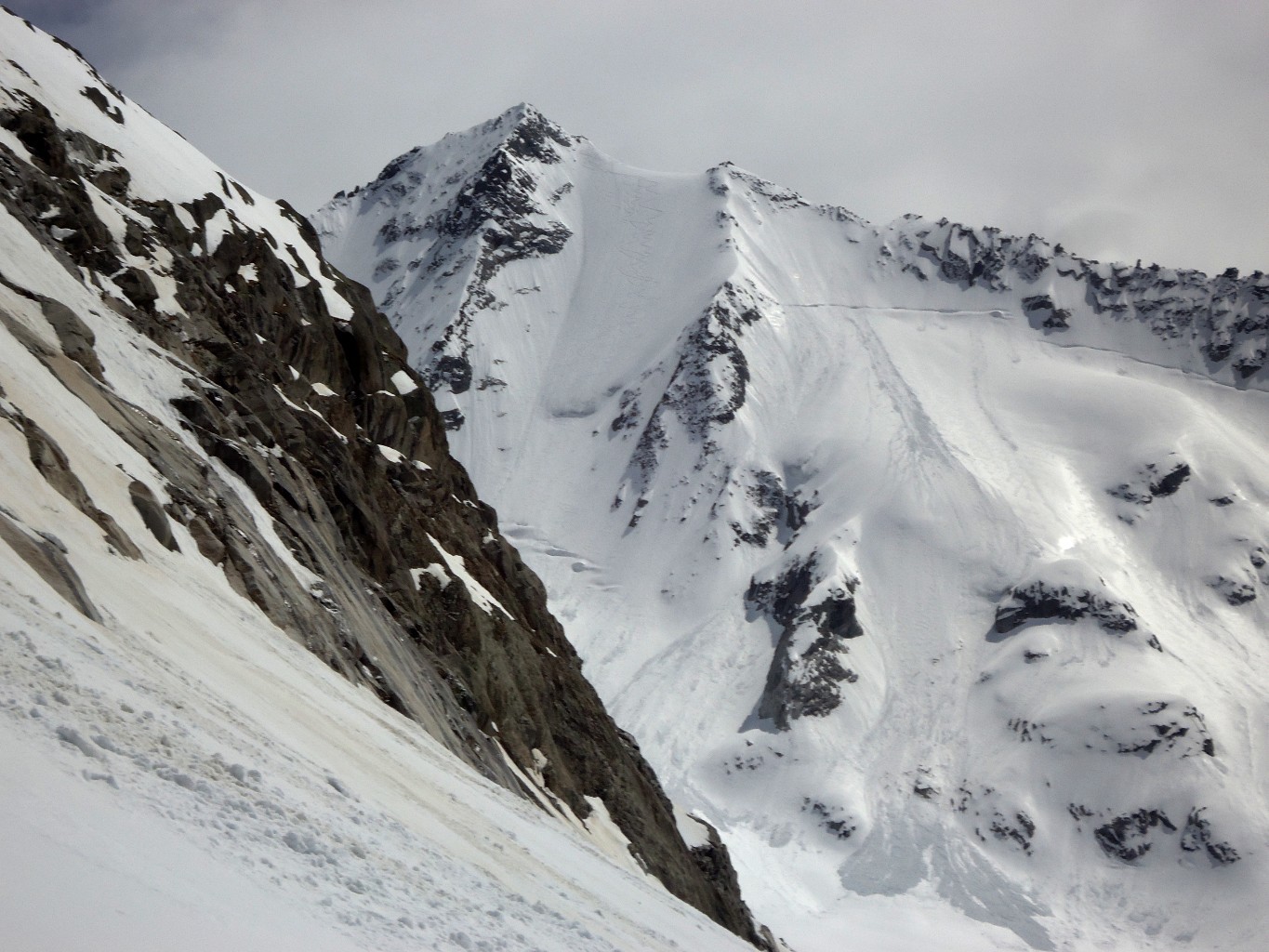 Cima di Rosso: vista sulla parete N appena scesa