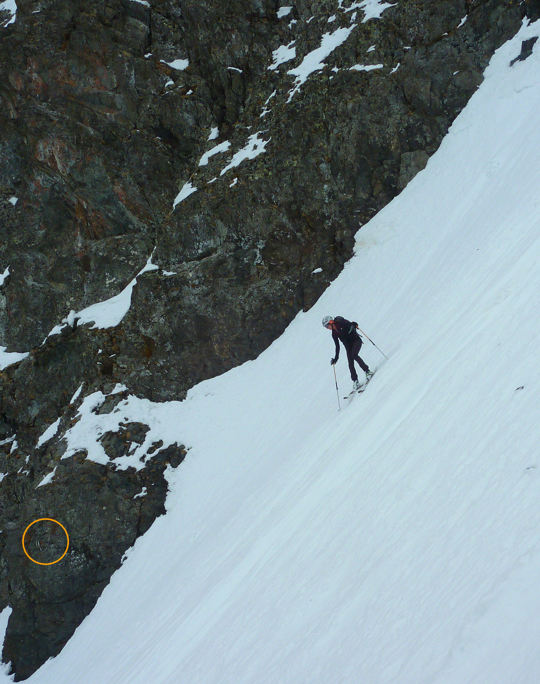 Relai sur pitons en rive droite