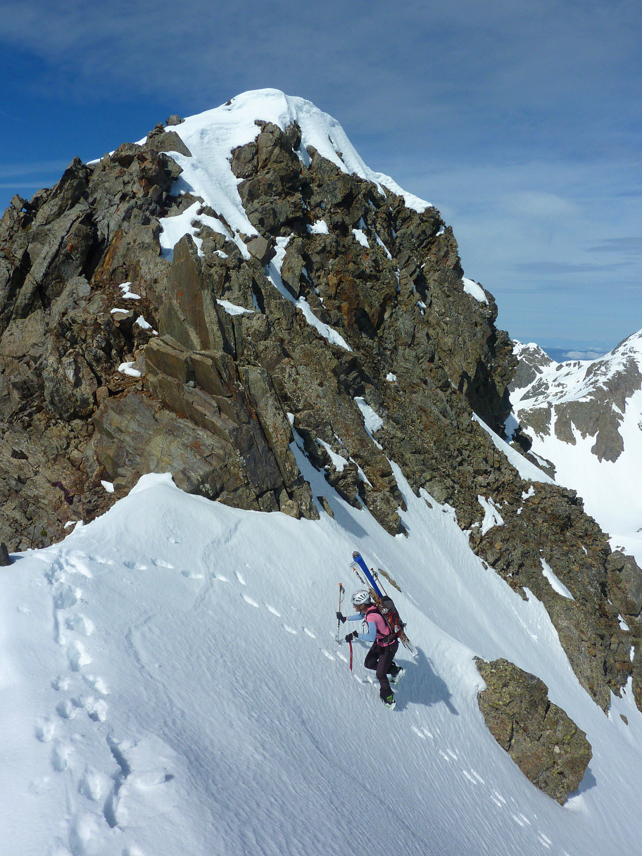 Arrivée à l'arête devant le sommet