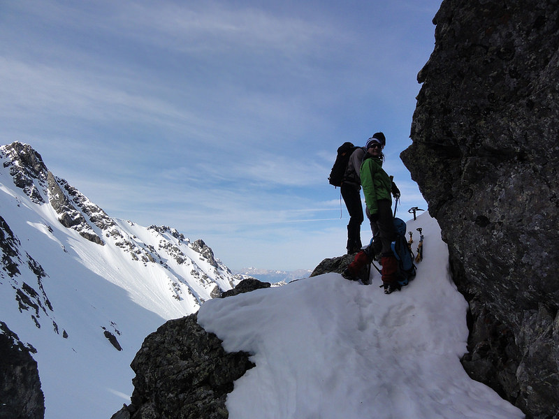 La vire à la base de l'arête