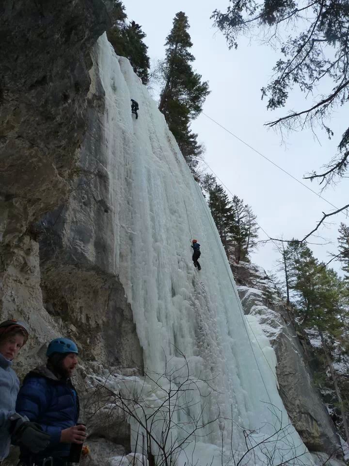 escalade de glace en British Columbia, Canada
