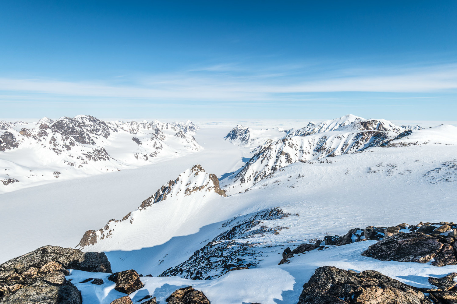 Vue depuis le sommet, une bonne partie de la face NE visible.