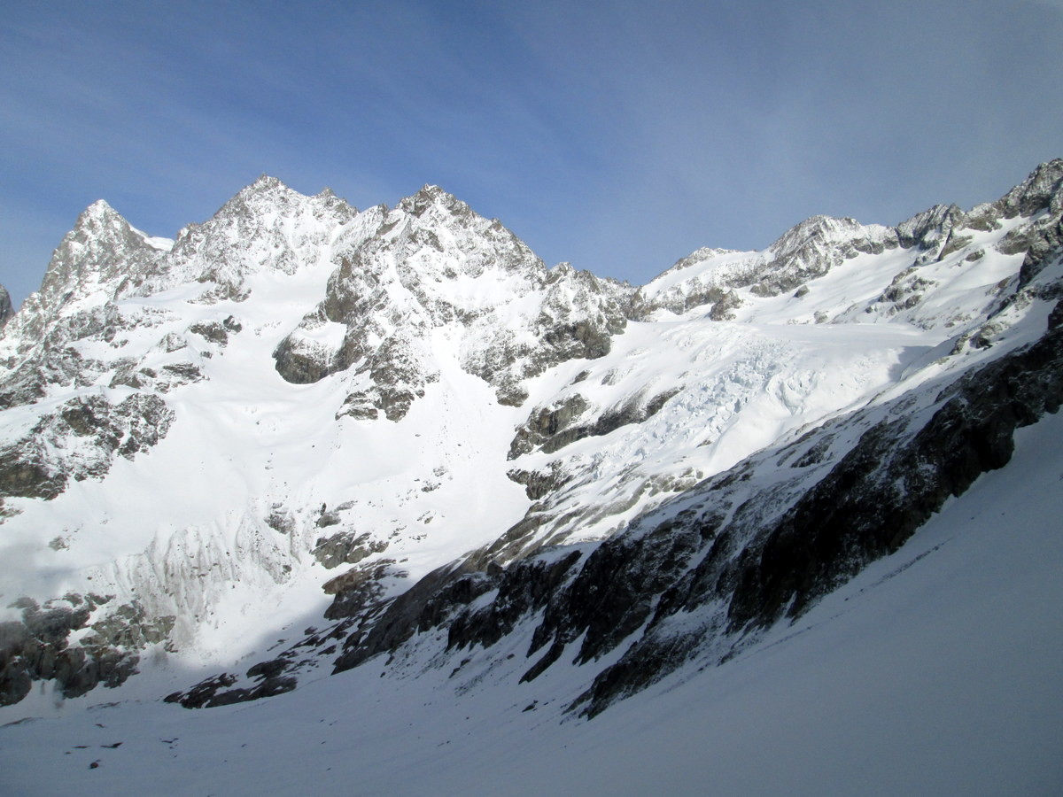 Le massif des Ecrins bien blanc