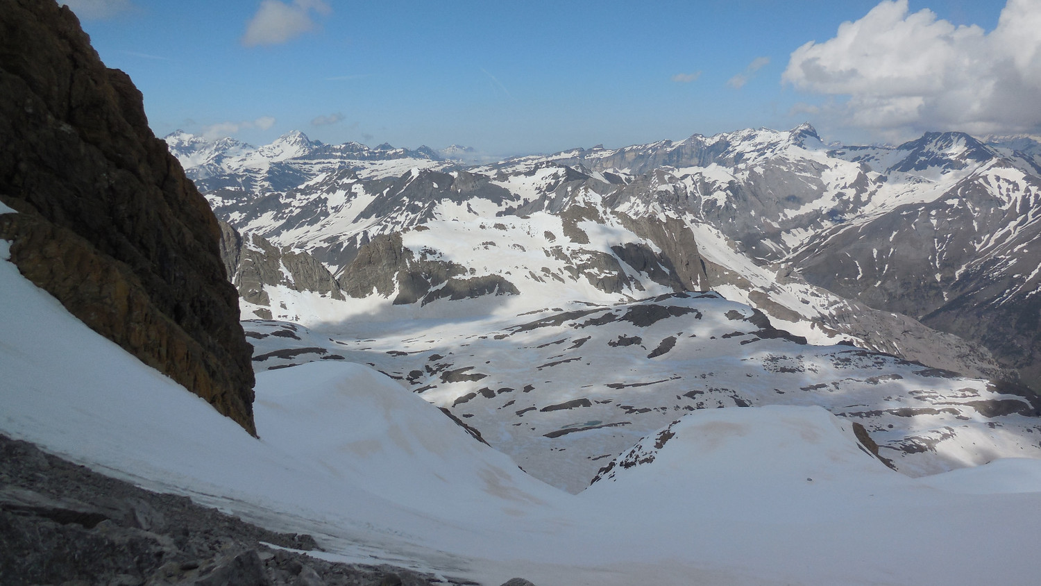 La vue sur la breche de Tuquerouye depuis le col du cylindre