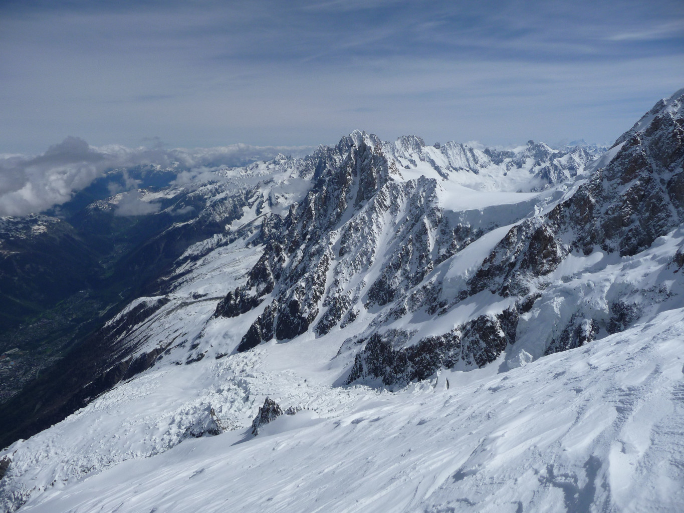 J2 - Vu depuis l'Arete Nord du Dome: Aiguille et Col du Midi, Plan Glacier en bas