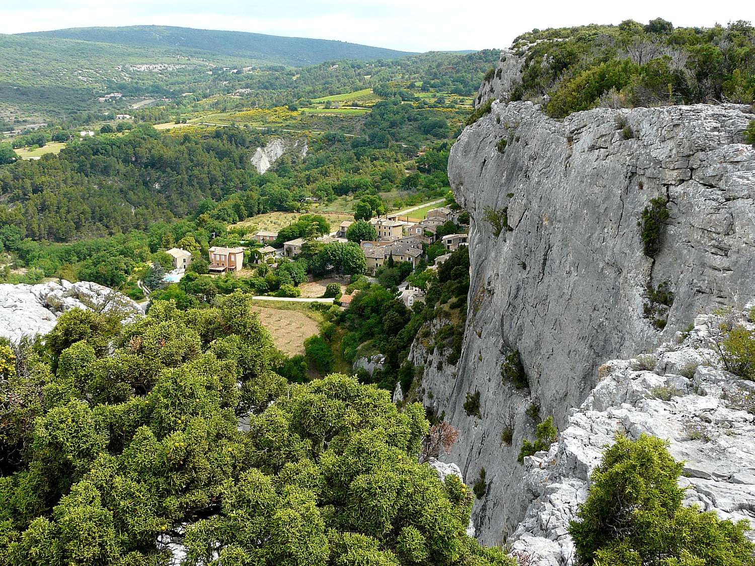 Lioux - Falaise de la Madeleine