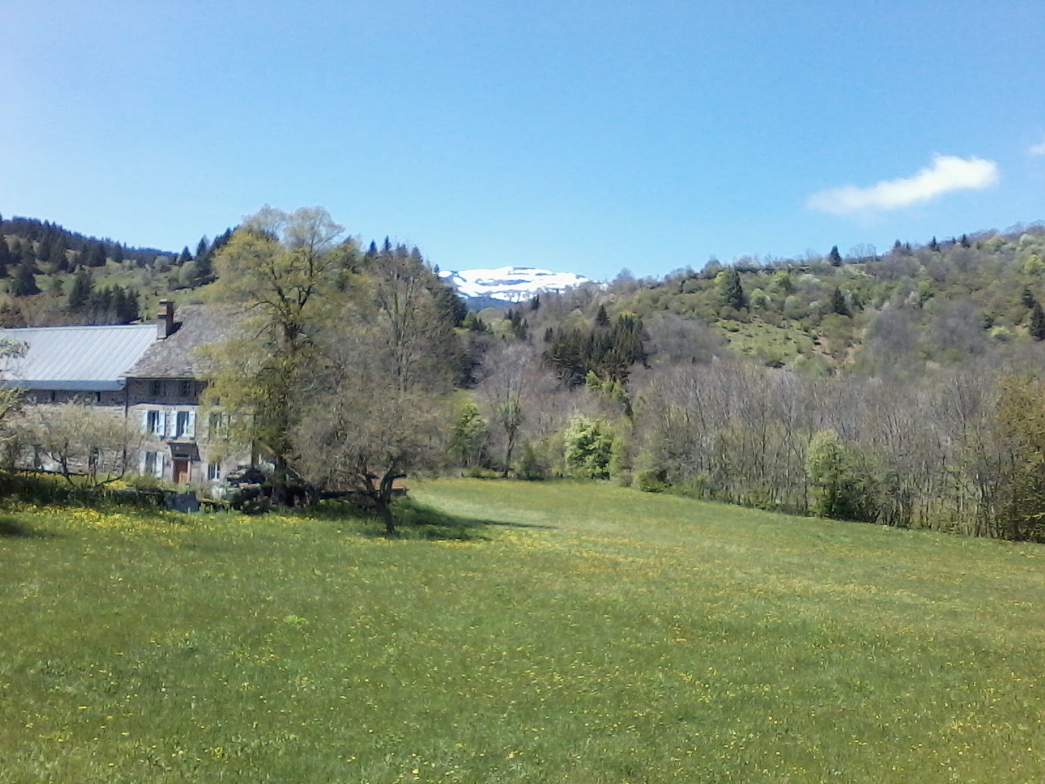 Albepierre , avec une vue sur le cirque de Chamalière