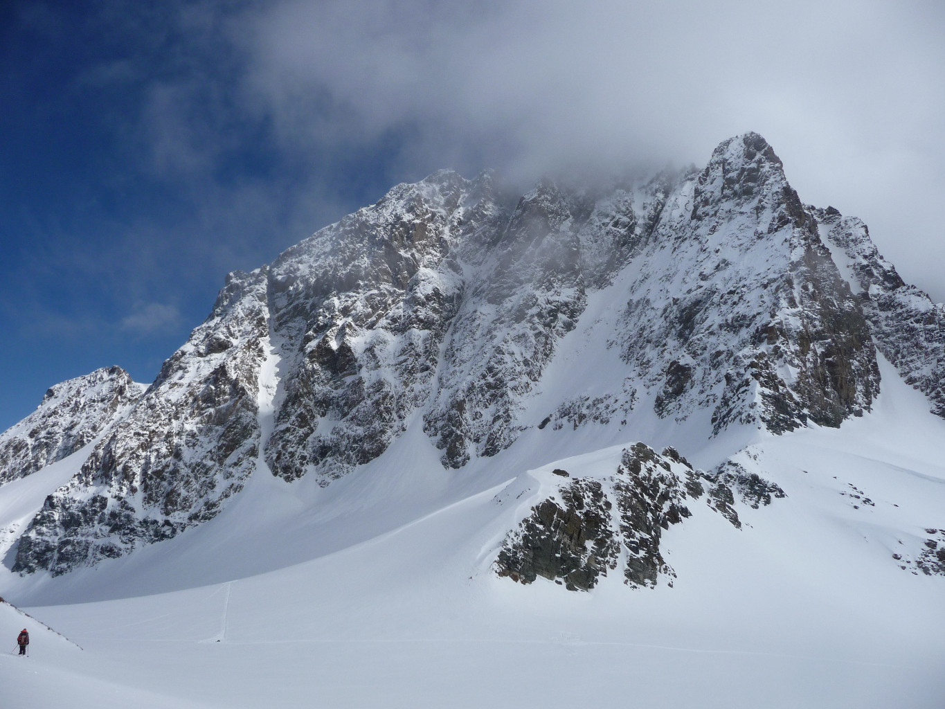Le Piz Roseg joue à cache-cache