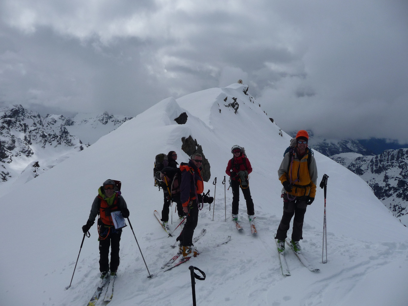 La Team avant le déjeuner, devant le Bivouac Parravicini