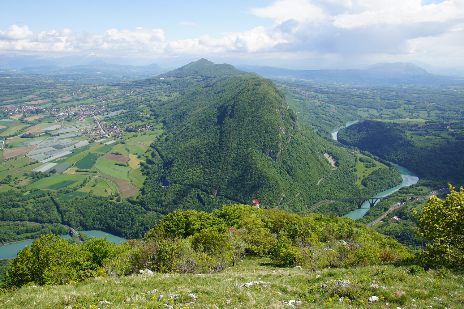 View above fort l'Ecluse and beginning of a wild steep trail
