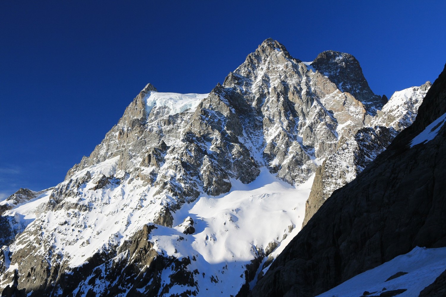 Le Mont Pelvoux au soleil levant