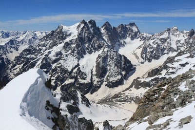 De l'Agneau Noir, vers le SW - Le Pic Coolidge est la pointe à droite De l'Agneau Noir, vers le SW - Le Pic Coolidge est la pointe à droite