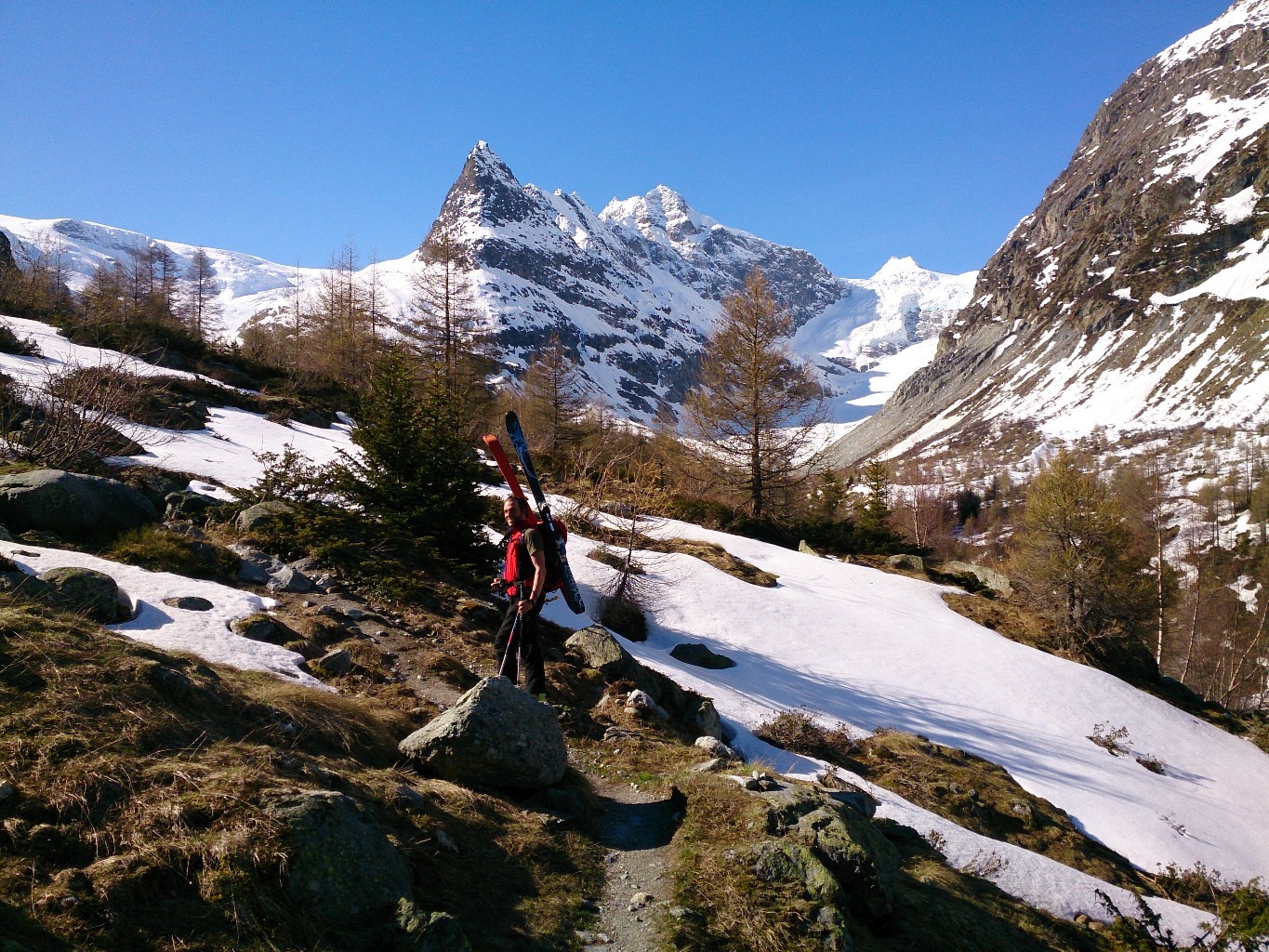 Départ sur le sentier pédestre