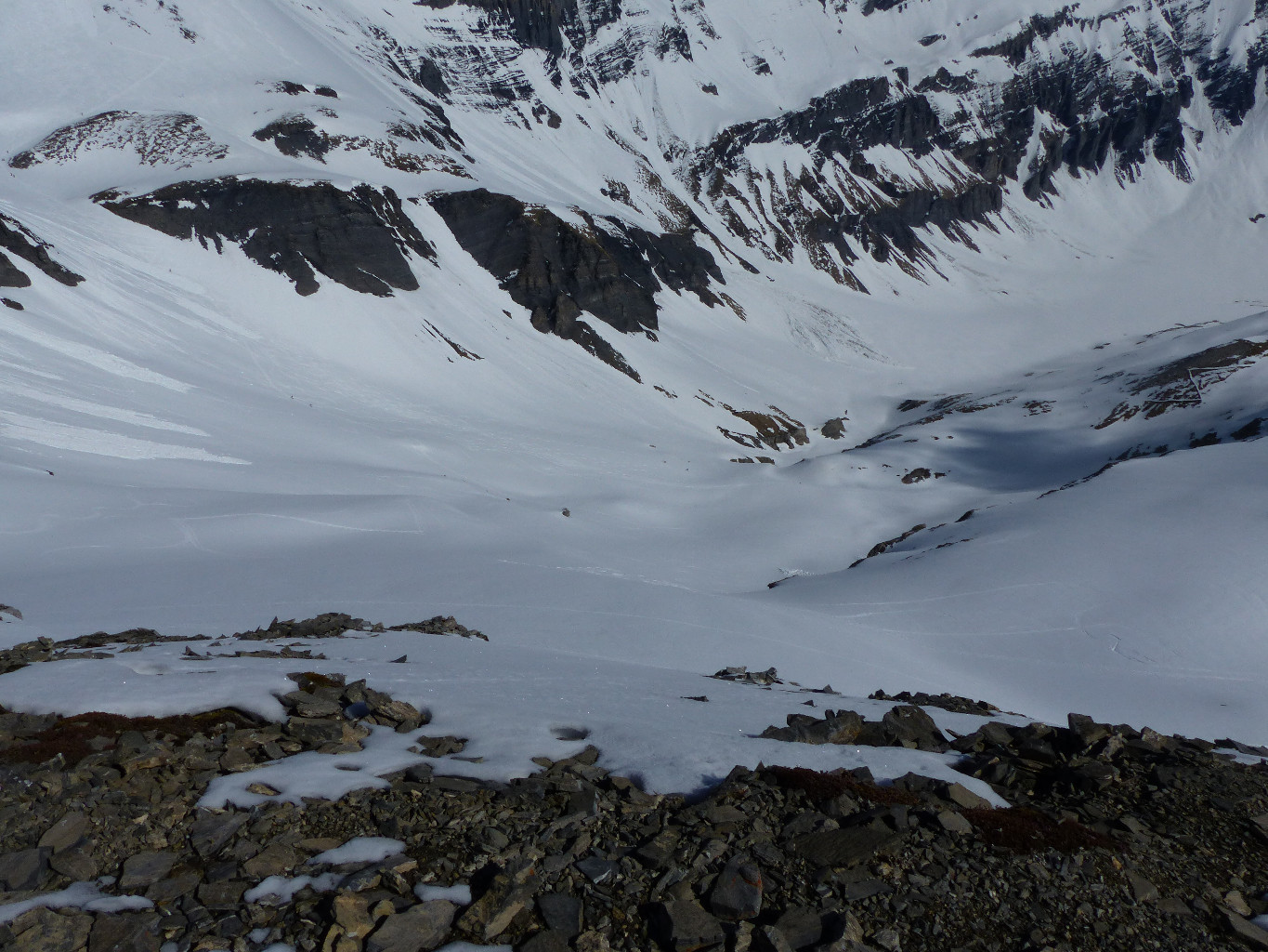 descente plongeante vers le vieux emosson
