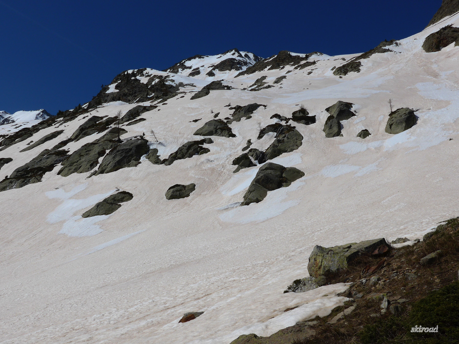 La remontée à la C. de la Lombarde, du dernier petit lac vers 2150m.