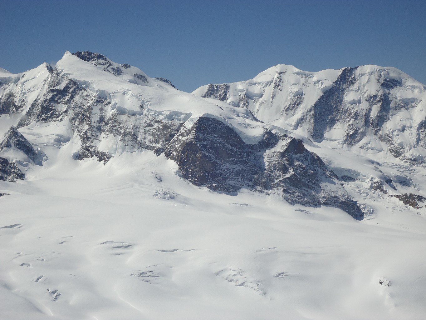 Rimpfischhorn: in primo piano la Nordend, con dietro la Dufour, e a dx i Lyskamm