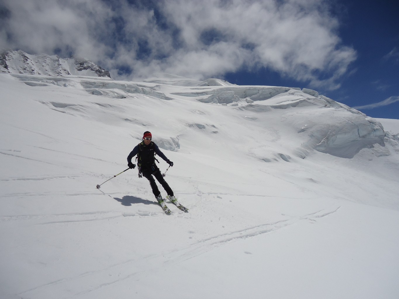 Rimpfischhorn: Stefano in discesa su ottimo firn