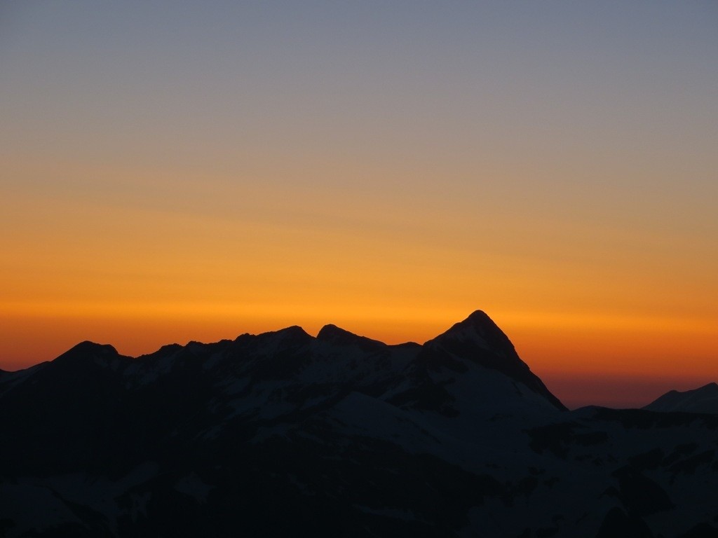6h, le ciel s'embrase ! Ce spectacle est sans doute une des toutes premières raisons qui me font monter là-haut.