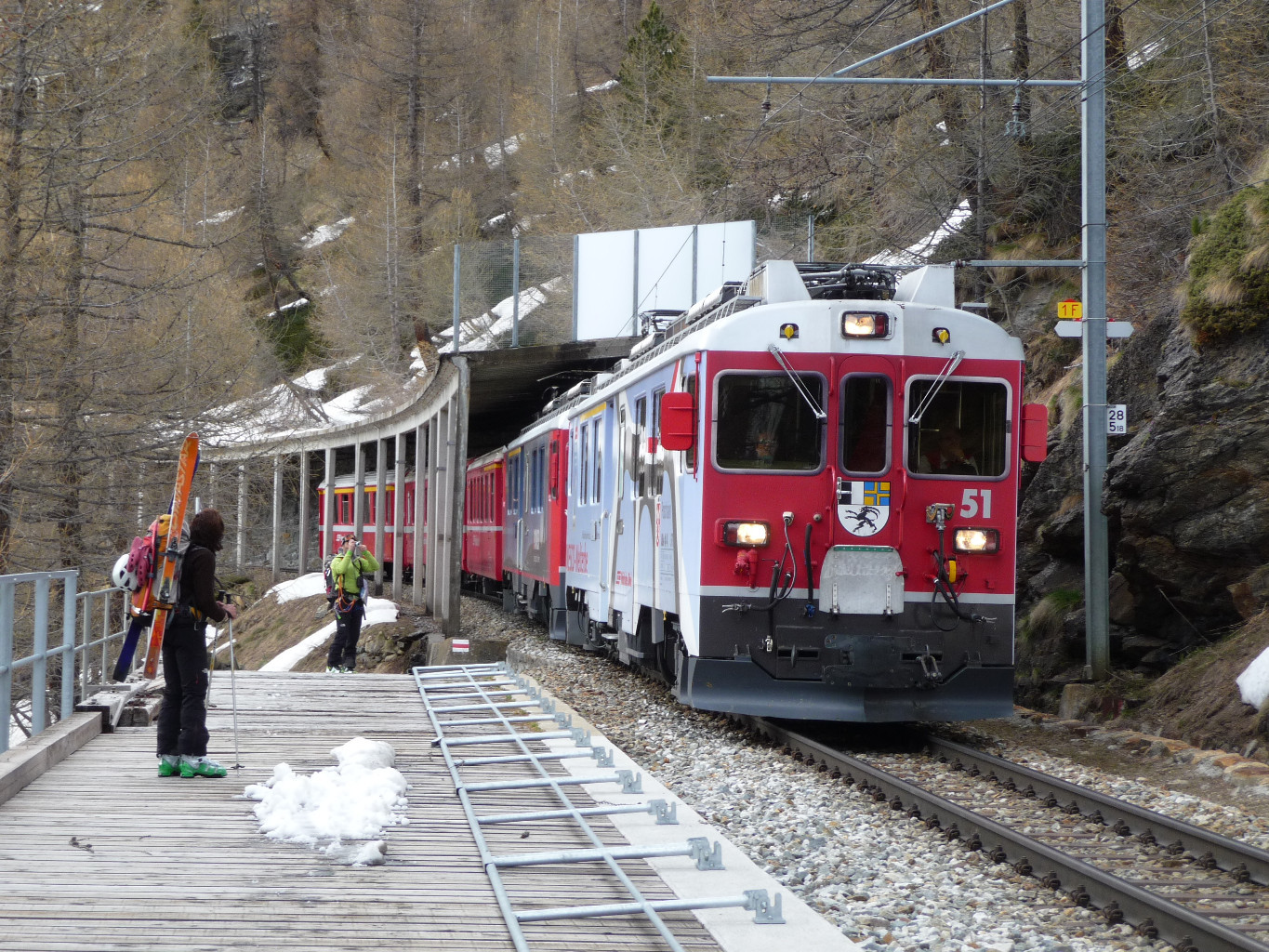 Attention, train ! (ce n'est pas un quai de gare, simple passage)