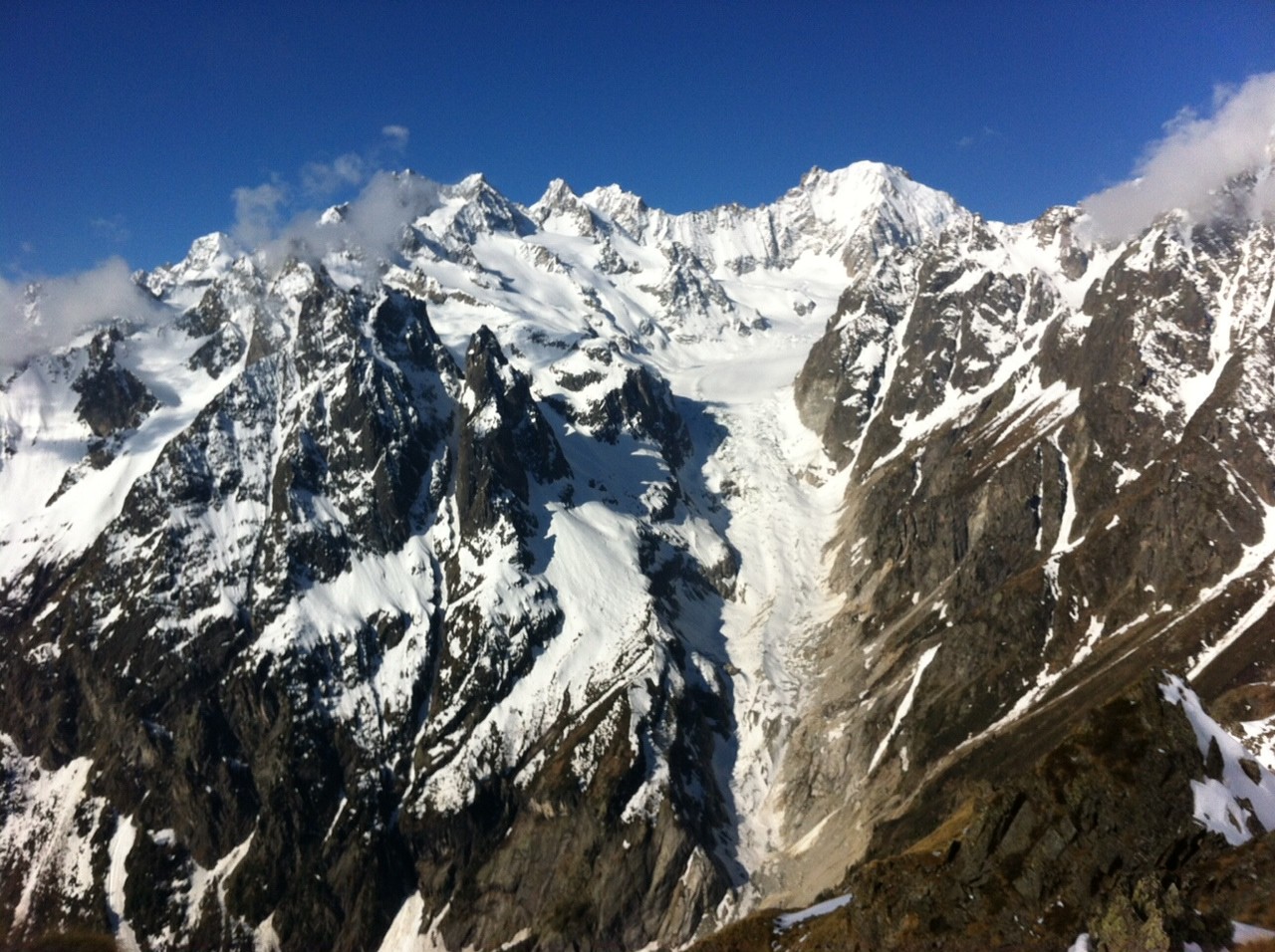Glacier Saleina encore bien enneigé en rive droite