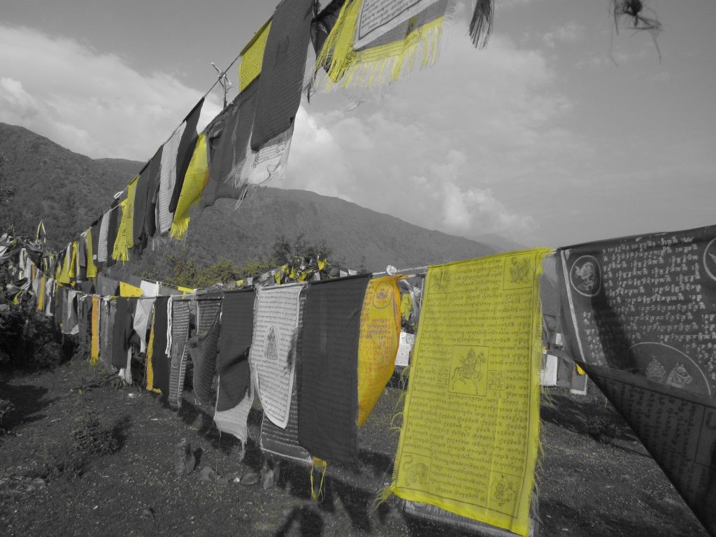 Drapeaux tibétains près de Gallu Temple