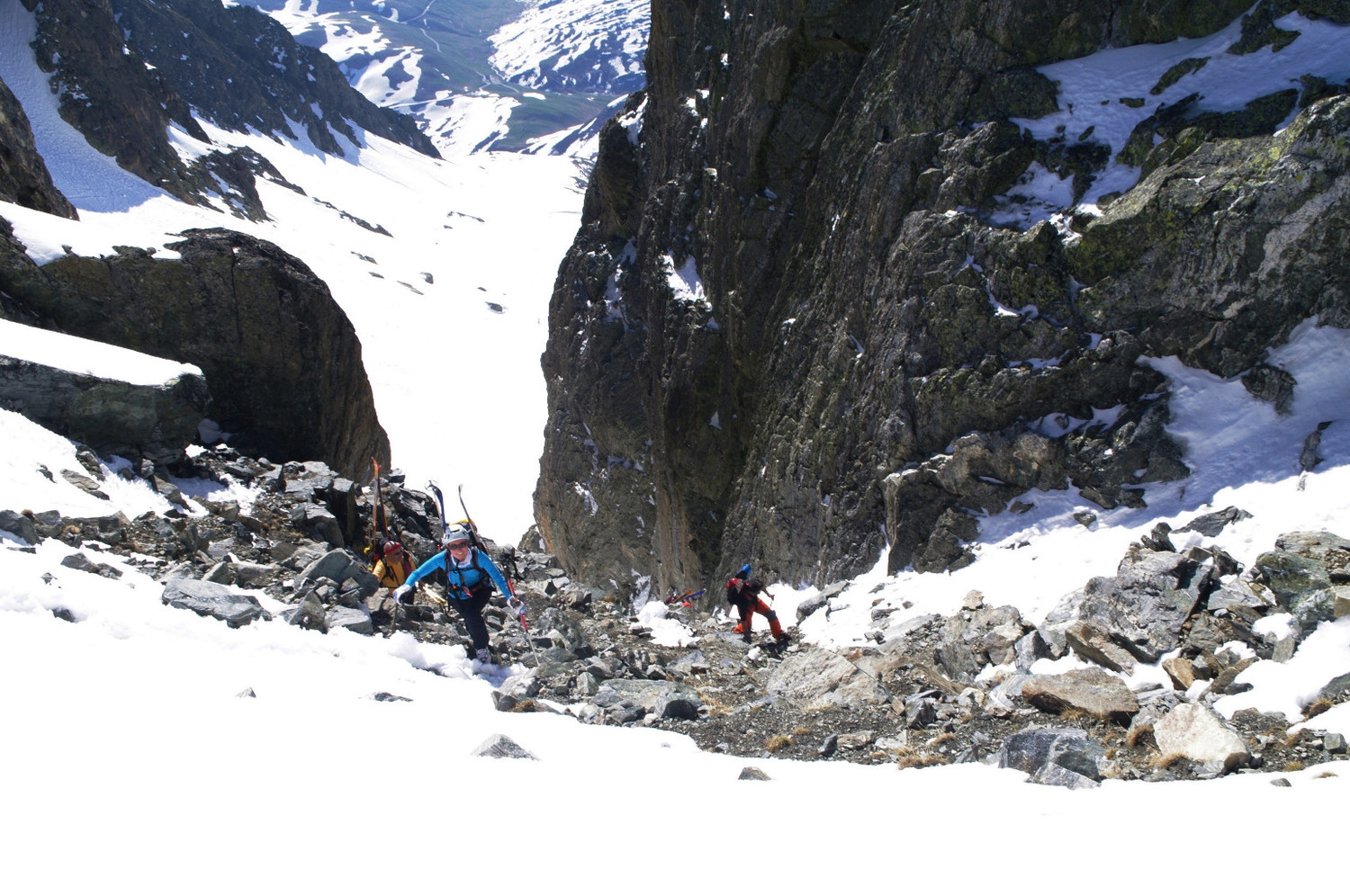 On finit dans les cailloux ou dans la neige en rive droite