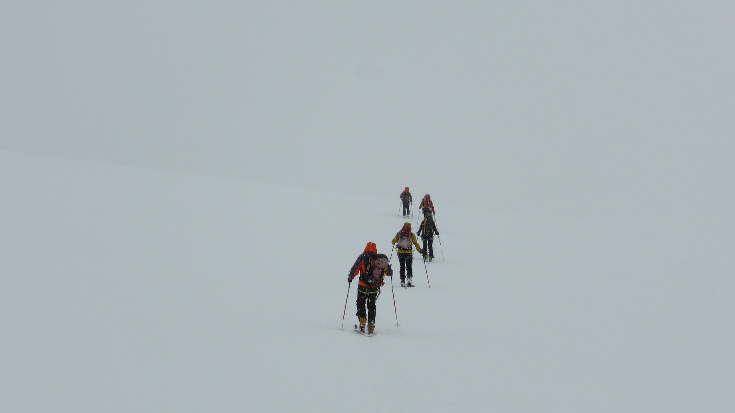 Sur le glacier Scerscen Superiore dans le brouillard