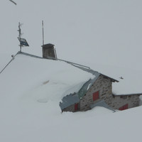 Refuge Carate sous la neige