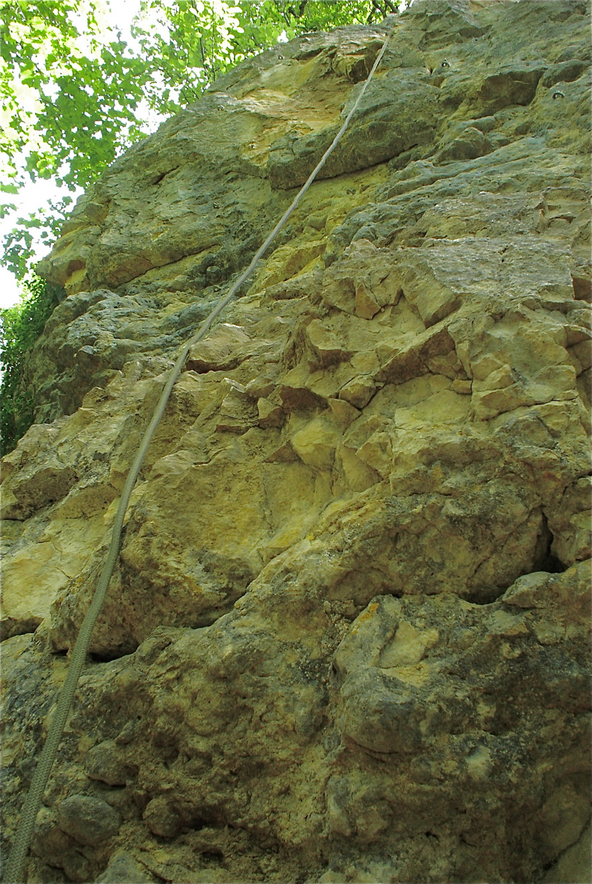 Une falaise moins jolie, c'est mieux qu'un grimpeur écrabouillé.