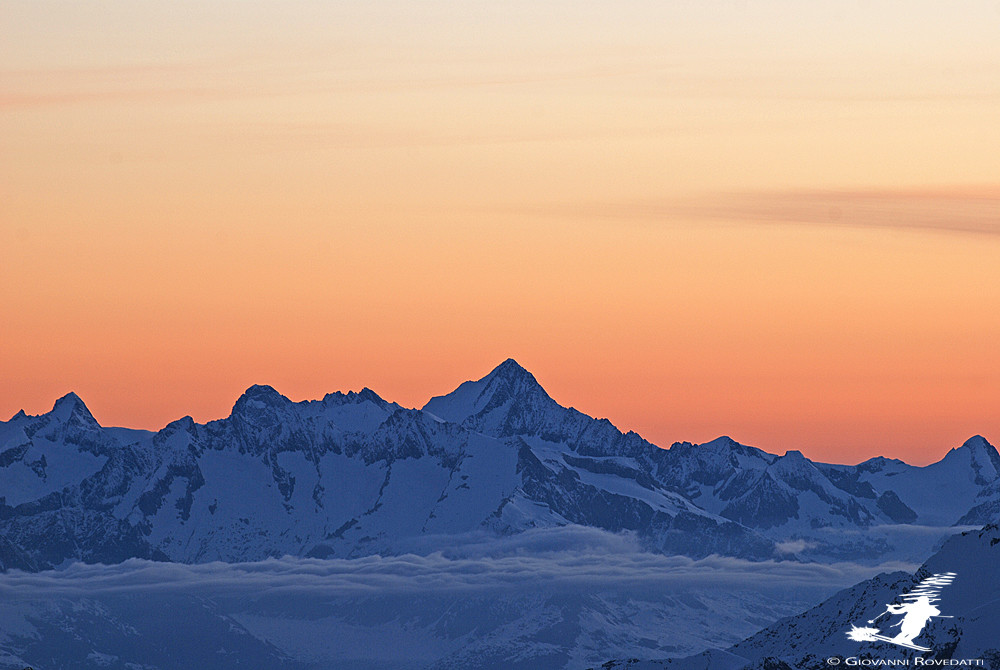 Il Finseraarhorn 4274m dalla Punta Gnifetti 4554m