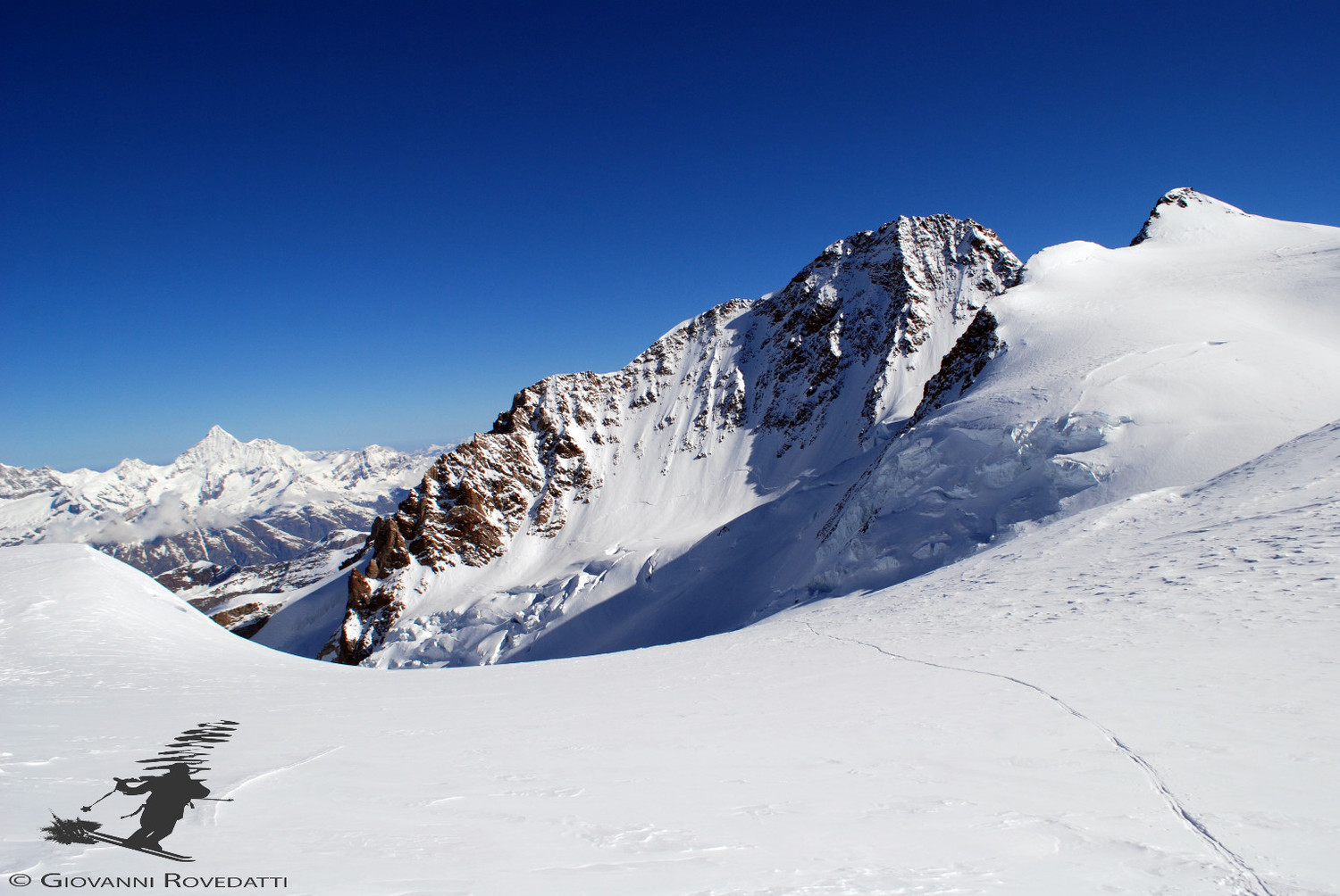 Weisshorn 4506m in lontananza e Punta Dufour 4634m e Zumstein 4563m
