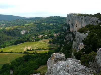 Lioux et falaise de la Madeleine