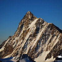 Il Finsteraarhorn 4274 m salendo allo Schreckhorn.