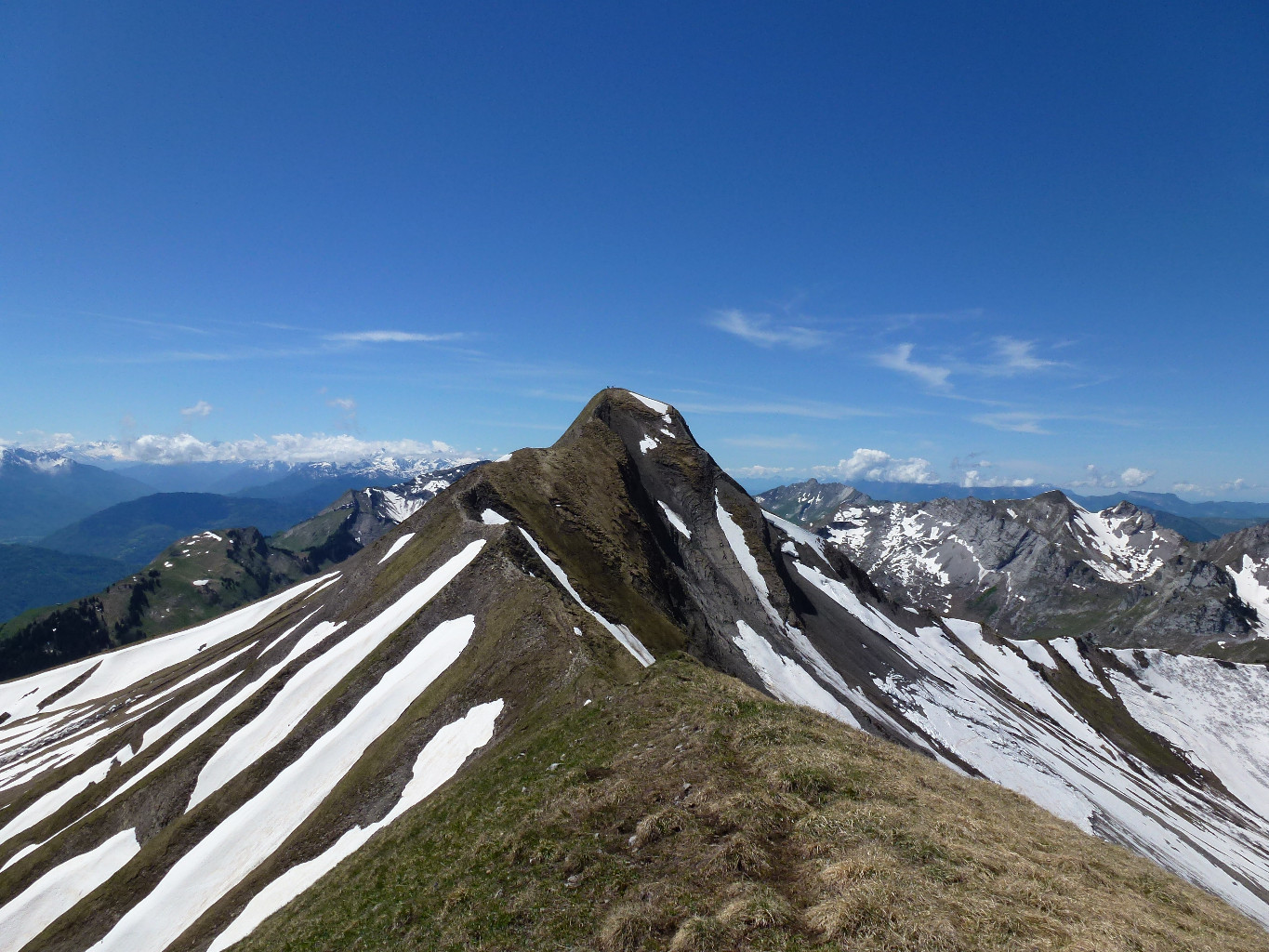 Pte de Chaurionde et l'arête permettant d'atteindre la petite soeur