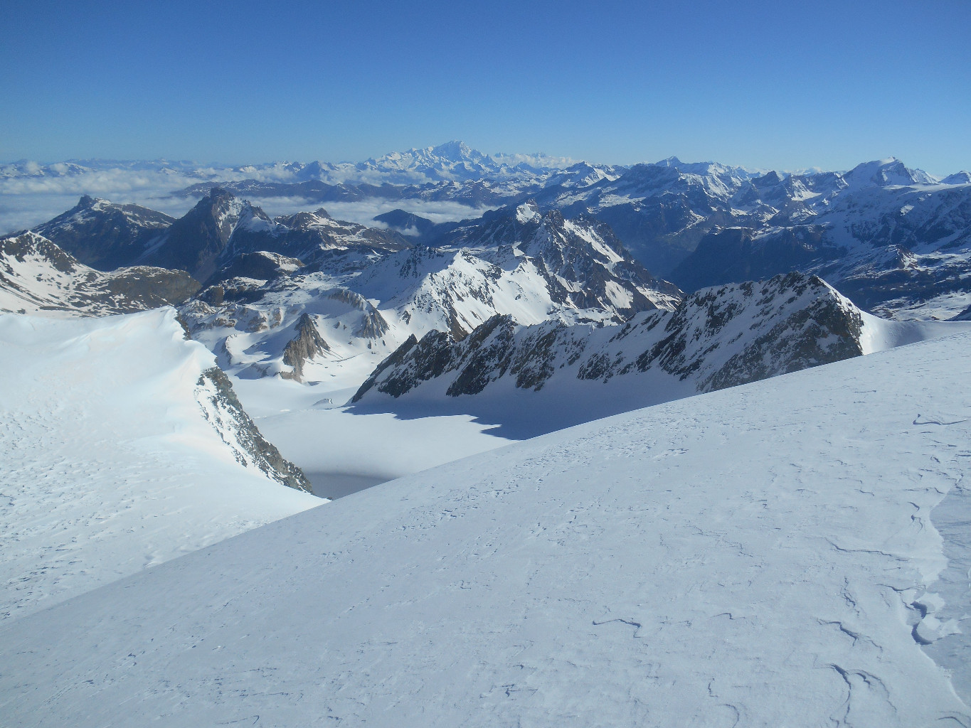 Vue depuis le bas de l'Aiguille de Polset