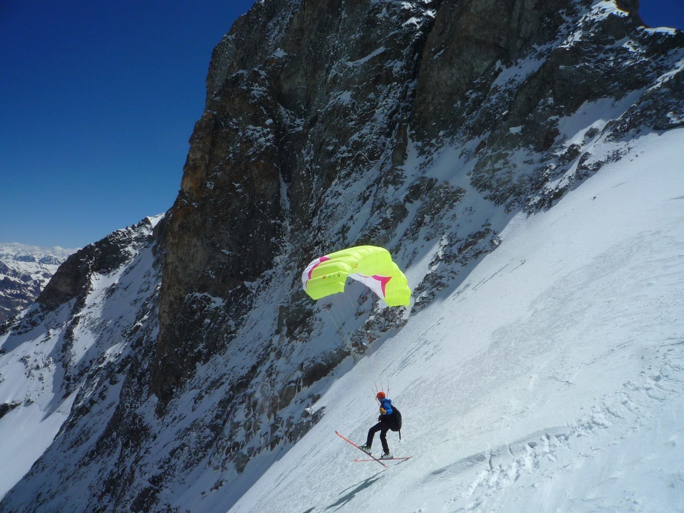 Ecrins - Col Claire - Decollage en speed riding