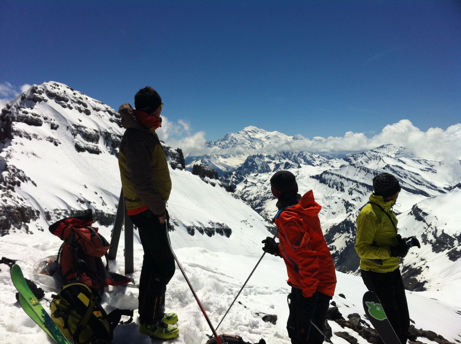 Il doit y avoir un couloir par là bas!