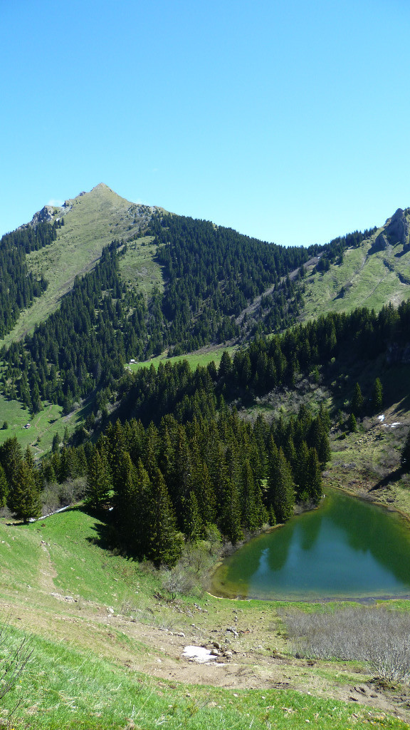 Lac de Damoz des Moulins et Pic de la Corne