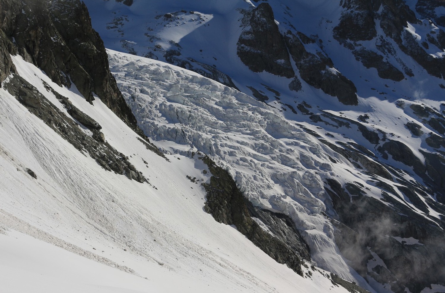 La langue terminale du glacier Blanc vue de l'entrée du vallon de Serre Soubeyran