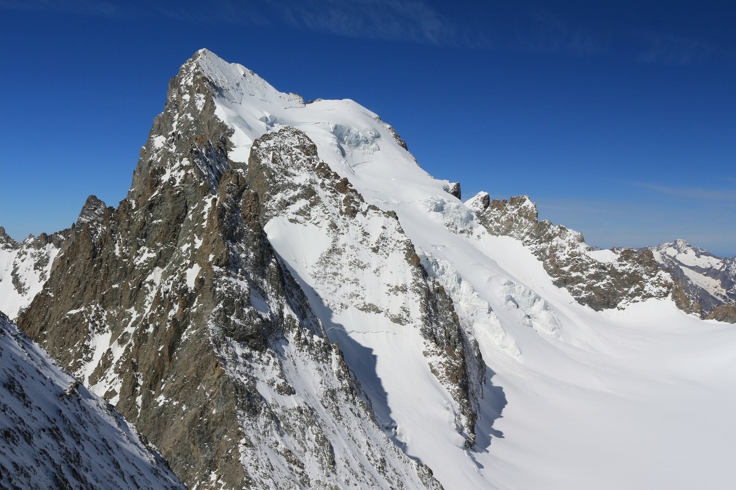 La Barre et le Dôme des Ecrins, vus de la Brèche des Sagnes