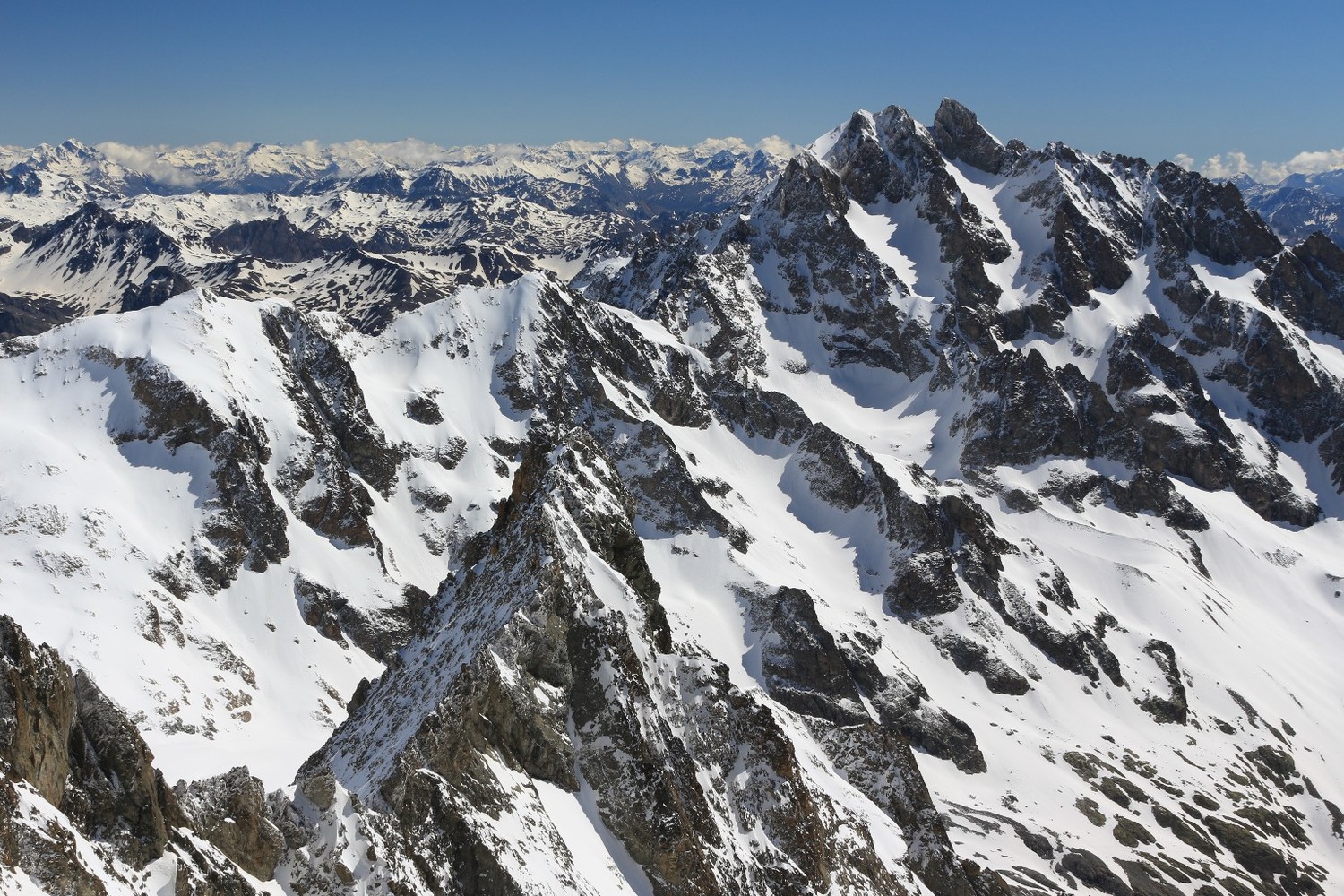 De la Brèche des Sagnes, vers la Pointe de Serre Soubeyran et la Montagne des Agneaux